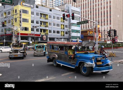 Manila Philippines November 24 2017 People Ride A Jeepney Public