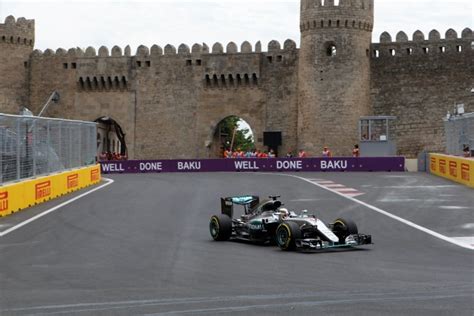 F1 Baku Hamilton Domina Le Libere Ferrari In Salita Ma