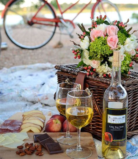 4 Romantic Picnic Ideas | LC Living