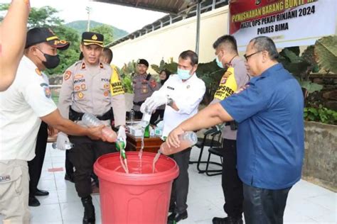 Polres Bima Musnahkan 1 408 Botol Miras Hasil Operasi Pekat Rinjani