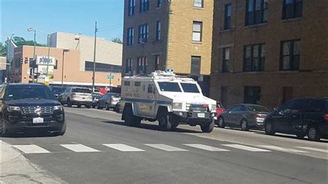 Standoff Ends In Logan Square After Armed Robbery Abc7 Chicago