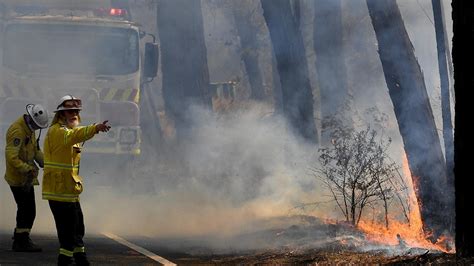 Nsw Bushfires Fireys Work Through Night To Fight Huge Hawkesbury Blaze