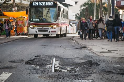 Porto Alegre Prefeitura anuncia lucro milionário cortando dinheiro