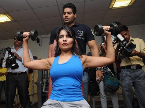 Rashaana Shah Hot Sexy Pics Bikini Bra Hot Sexy Actress Model Images Pics HD Wallpaper Sms