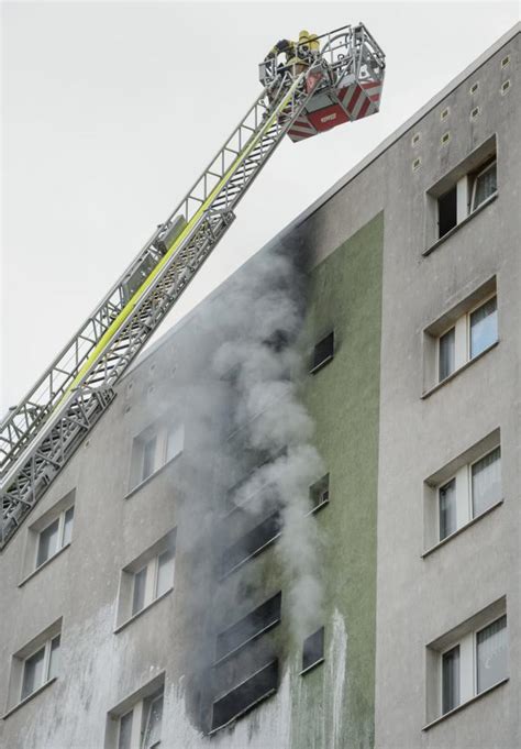 13 Verletzte Bei Brand In Berliner Hochhaus