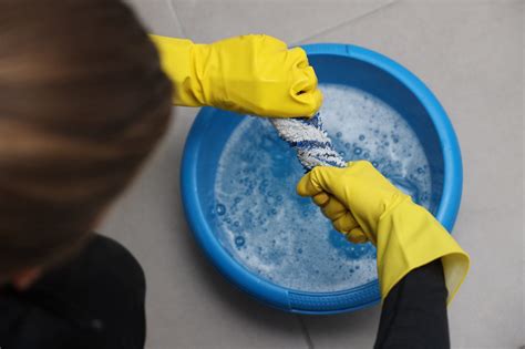 Makkelijk En Effectief Vloertegels Schoonmaken Poets Prins