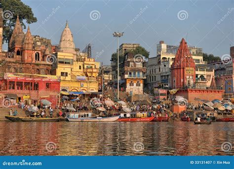 Hindu Ghats in Varanasi editorial photography. Image of daybreak - 33131407