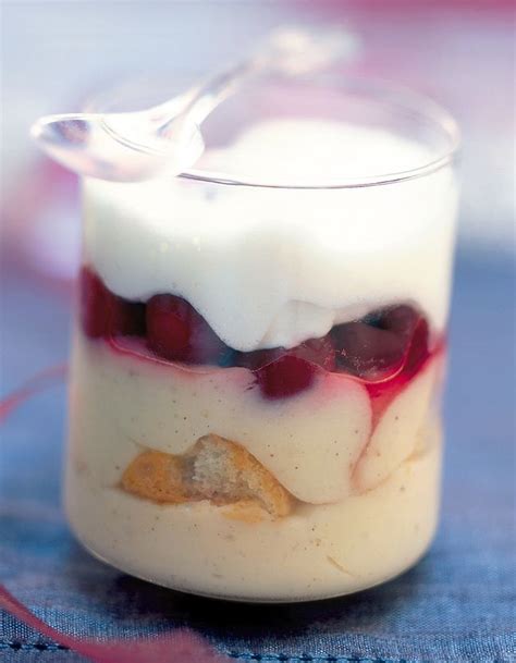 Trifles Aux Fruits Rouges Pour Personnes Recettes Elle Table