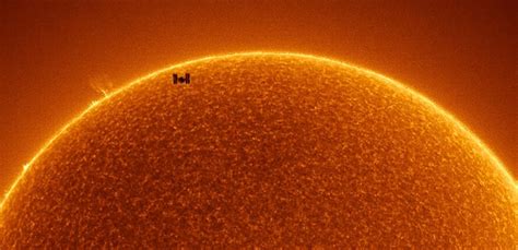 Nasa Releases Incredible Photo Of Iss Passing Across The Sun Estacion Espacial Internacional