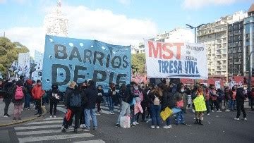 Levantaron El Acampe Piquetero En Plaza De Mayo Y Se Movilizan Al