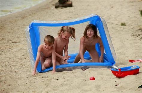 Purenudism Galerie Premium De La Famille Le Naturisme En Plein Air