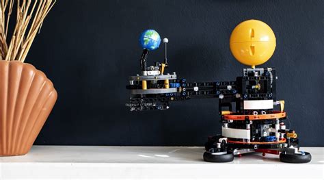 Lego Technic Planet Earth And Moon In Orbit Review