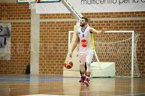 Basket Lamezia Vince A Reggio E Si Accomoda In Vetta Il Lametino It