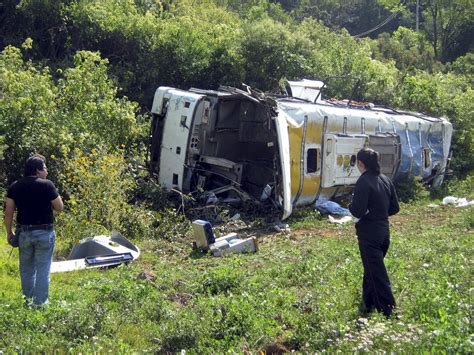 Accidente De Autobús Causa Al Menos 7 Muertos Y 28 Heridos En México