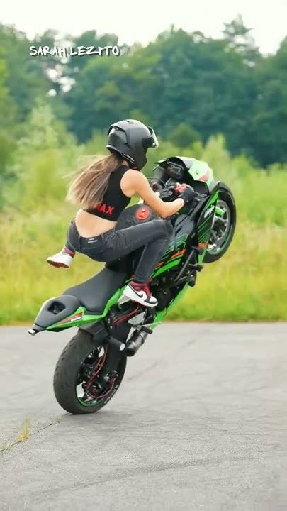 Kawasaki Zx10r Cute Girl Amezing Stunt💥💥🔥 Kawaskininja💥🔥 Youtubeshorts Sportbike