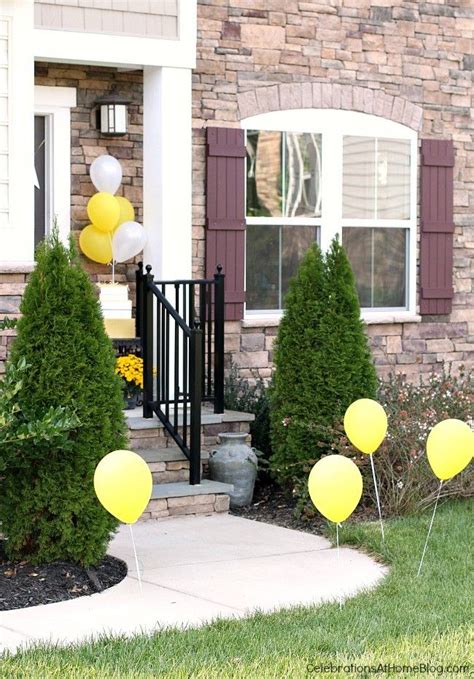 Outdoor Party Decor with Balloons | Outdoor party decorations, Backyard ...