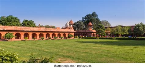 Gardens Taj Mahal Stock Photo 1034829736 | Shutterstock