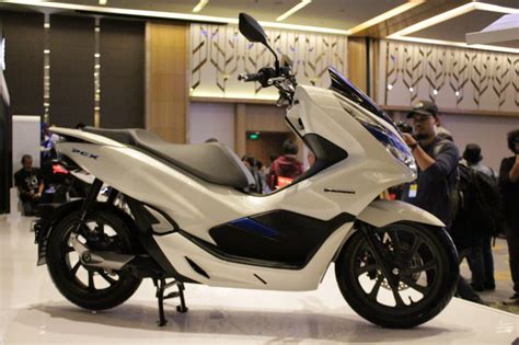 Honda PCX Electric Mampu Tempuh 69 Km Dengan Baterai Penuh Gilamotor