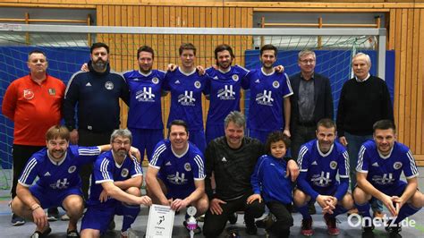 Oldies des SV Raigering sind Amberger Stadtmeister im Hallenfußball Onetz