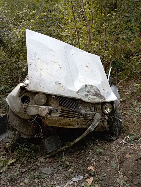 Osmaniye de feci kaza Kontrolden çıkan otomobil 30 metrelik uçuruma düştü