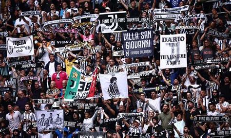 Juventus Torino Si Scalda L Attesa Per Il Derby Tifosi Bianconeri In