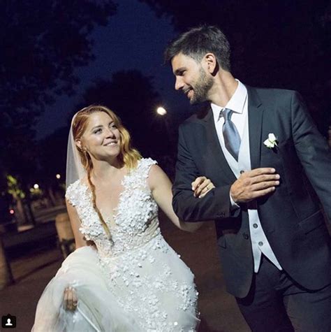 Noemi Matrimonio Rock Sul Lungotevere La Cantante Ha Sposato Il Suo