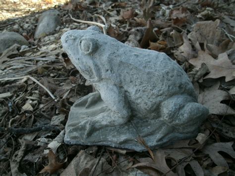 Vintage Long Cement Frog Crouching On Lily Pad Garden Art Concrete