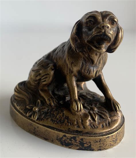 Sujet en bronze représentant un chien 2R Antiquites