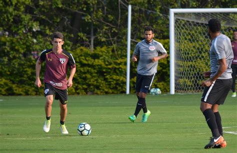 Molecada exalta duelo sob os olhares de Rogério SPFC