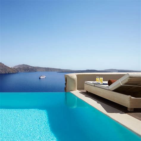 Santorini Luxury Hotels - Luxury Heavens - Villas&Hotels