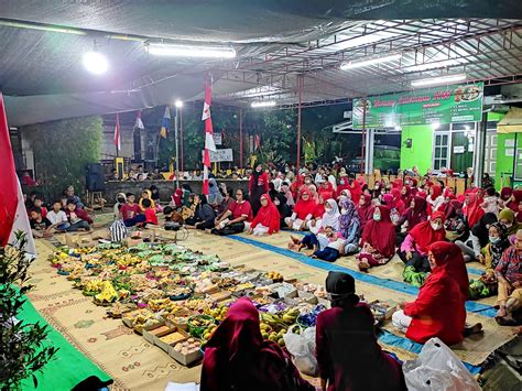 Ambengan Dan Jajan Pasar Meriahkan Malam Tirakatan Hut Ri Ke