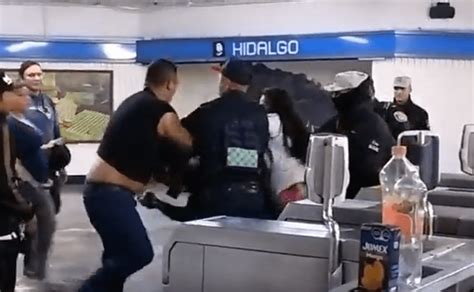 VIDEO Policías y vendedores se agarran a golpes en Metro CDMX