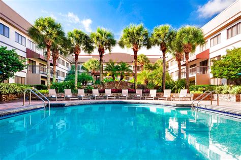 2-Bedroom Suites in Orlando with Outdoor Pool | Sheraton Suites Orlando Airport