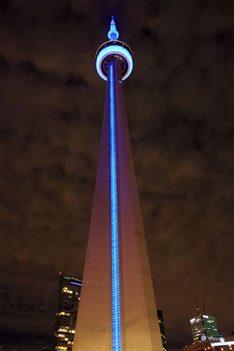 CN Tower Night View: Best Toronto Cityscape