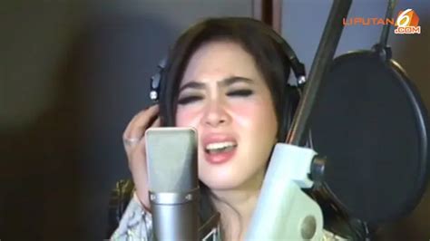 VIDEO Syahrini Segera Rilis Single Cinta Tapi Gengsi ShowBiz