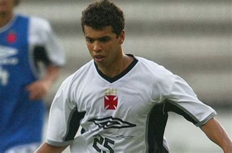 Ex Jogador Do Vasco De Anos Morre Ap S Sofrer Infarto Em