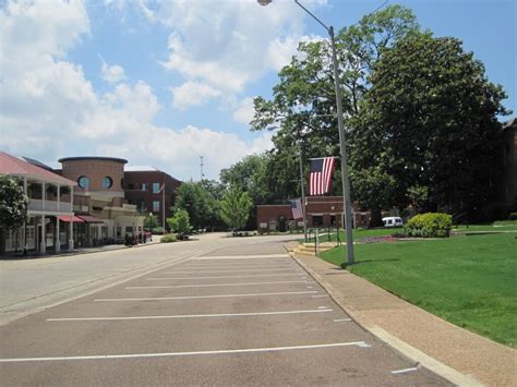 Hernando Courthouse Square - Visit Mississippi