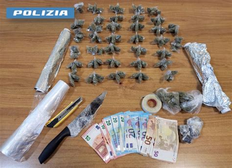 NAPOLI Rione Belingieri Sorpreso Con La Droga La Polizia Di Stato