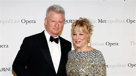 Bette Midler and husband of 40 years have never shared a bedroom | Fox News