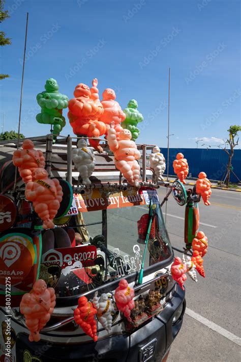 Petits Bonhommes Michelin Sur Un Rickshaw Stock Photo Adobe Stock