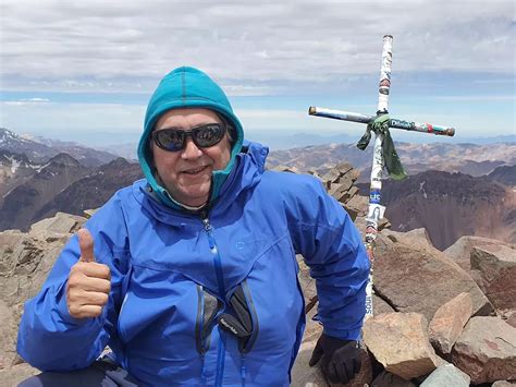 Escaló 18 días para plantar la bandera de su distrito en el Aconcagua