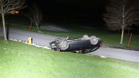 Auto überschlägt sich und landet auf dem Dach appenzell24 ch