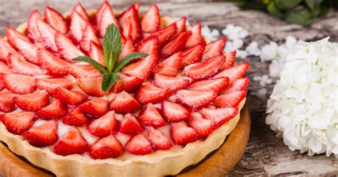 Recette de tarte à la rhubarbe et aux fraises Zeste