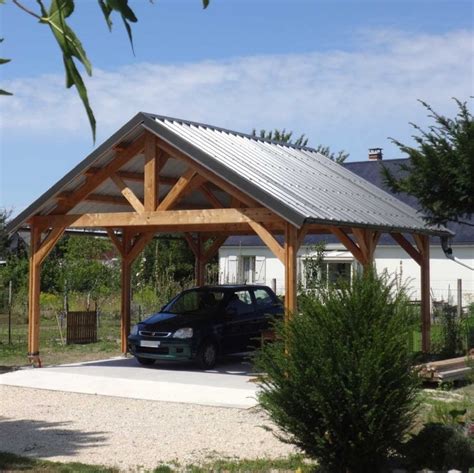 Le carport altitude pour abriter votre voiture sous une ossature à