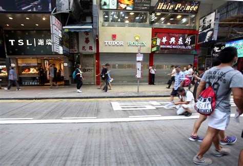 香港部分“占中”示威者同意撤离 中学将于周一复课