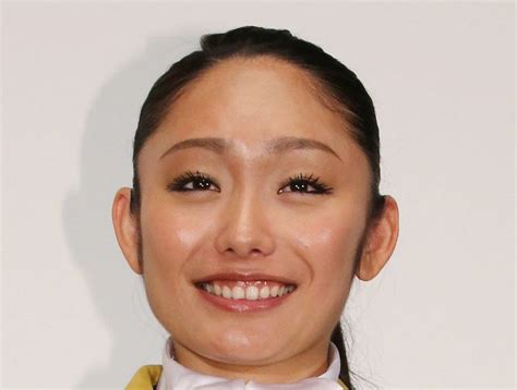 安藤美姫さん『骨が欠けている』『脱臼』古傷の右肩手術を報告、無事退院も「ps．術後の右肩本当はめっちゃ痛い笑」：中日スポーツ・東京中日スポーツ