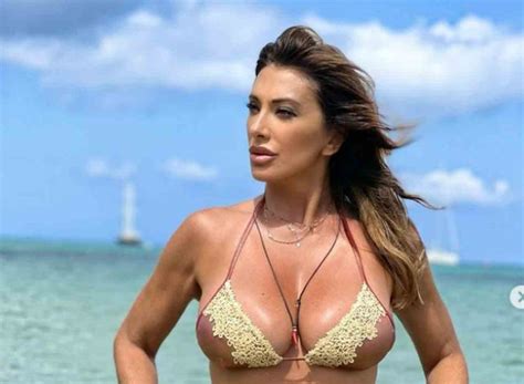 M Sica Sabrina Salerno Conquista Instagram En Bikini Vlr Eng Br