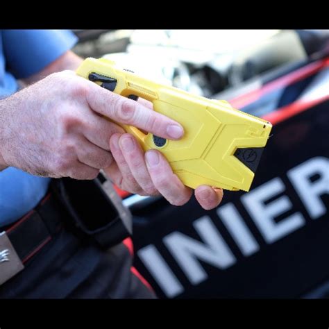 Alto Adige I Carabinieri Usano Il Taser Accusa Un Malore E Muore