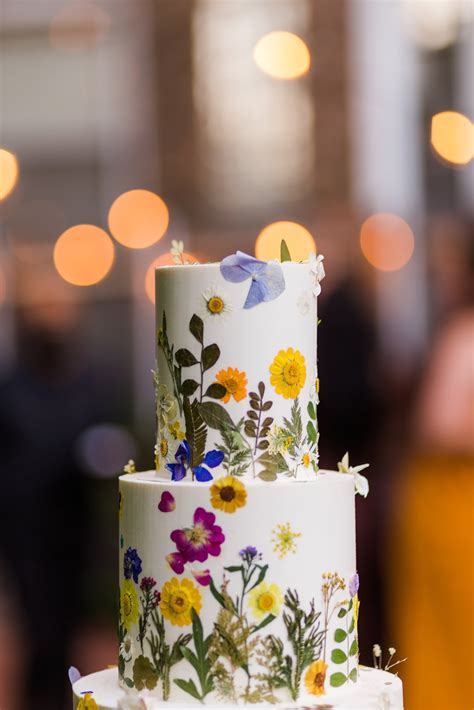 Flower Power Pressed Flower Cakes Are All The Rage — Chi Thee Wed