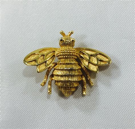 Vintage Gold Tone Avon Bumble Bee Designer Brooch Pin Etsy Vintage Gold Vintage Jewlery Bee